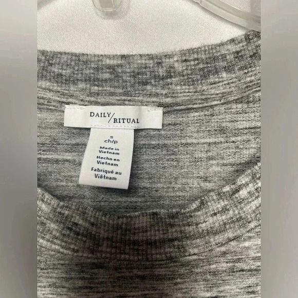 Daily Ritual‎ top - Picture 3 of 5